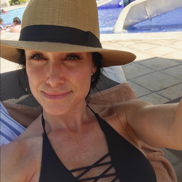 Meet your Posher, Cindy - Picture 1 of 1